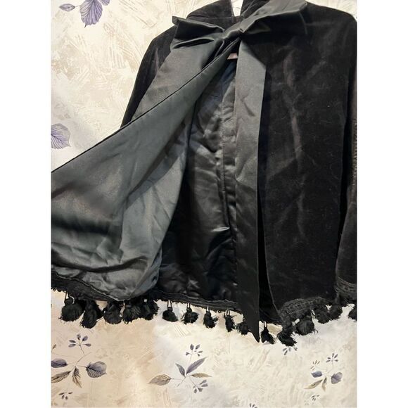 Elebini Cape  - Picture 3 of 6